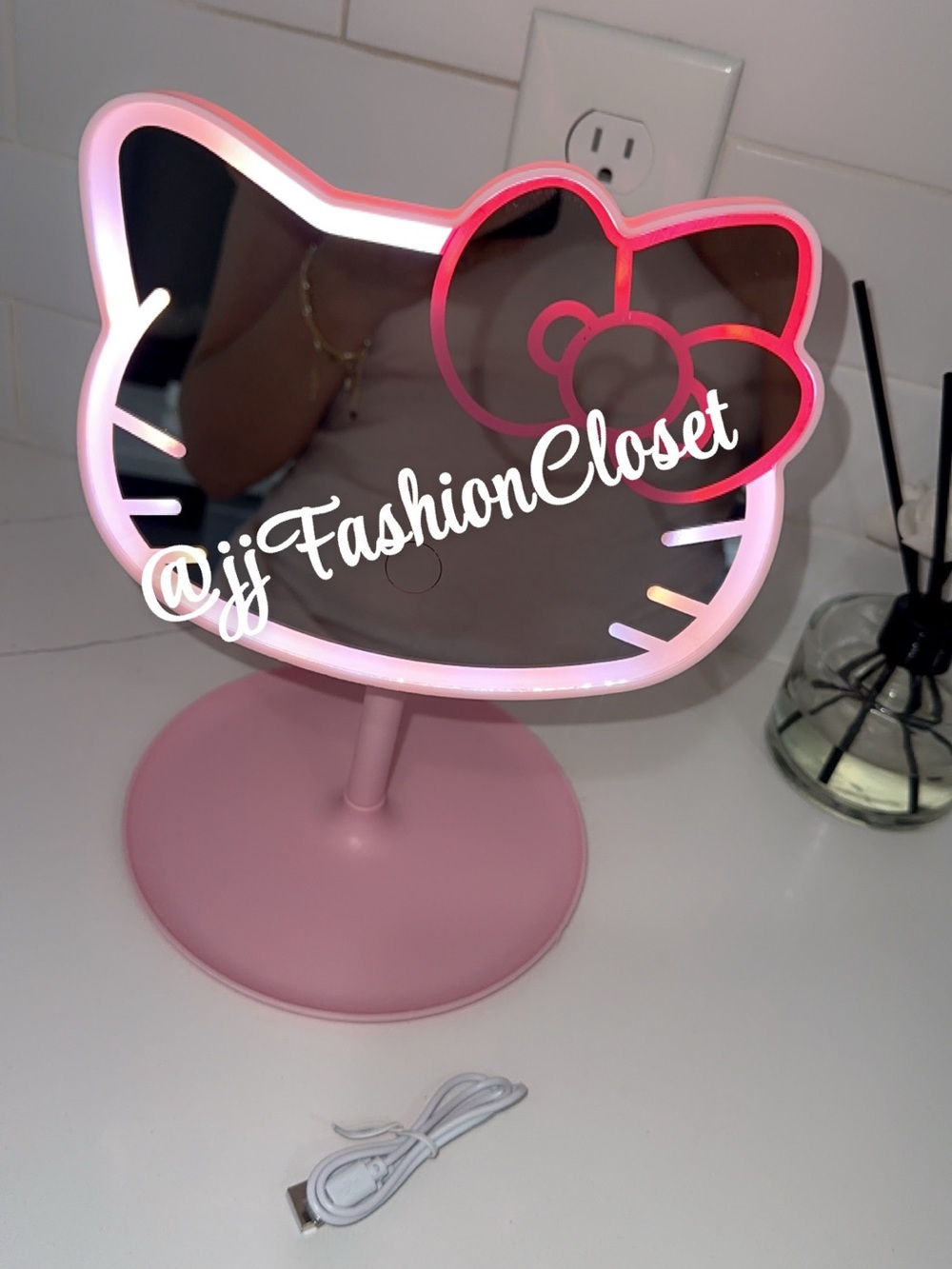Hello Kitty Style LED Vanity Mirror - Picture 5 of 7
